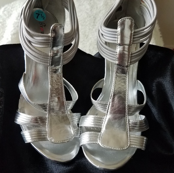 🔥 FREE with Any Purchase-Closet Clear Out🔥 - Picture 5 of 8